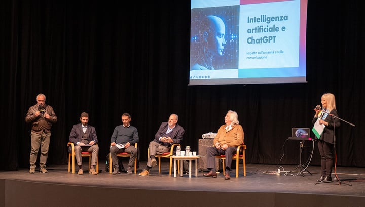 Intelligenza Artificiale e ChatGPT, successo straordinario per il Caffè Letterario Codroipese